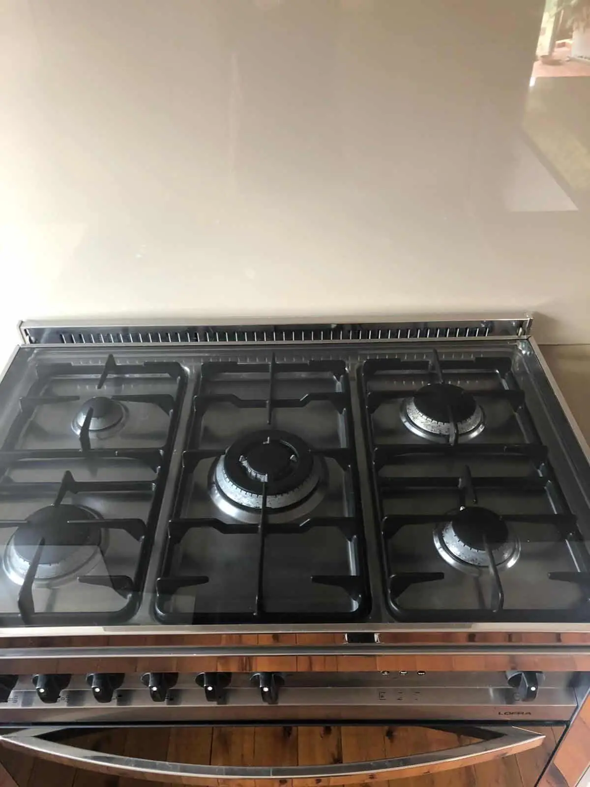 clean stainless steel cooktop